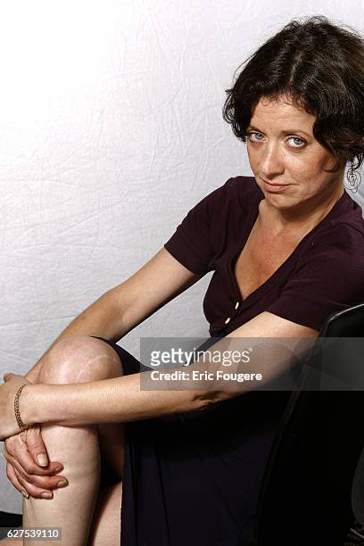 elizabeth levy feet 3