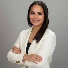 elizabeth martinez feet 4