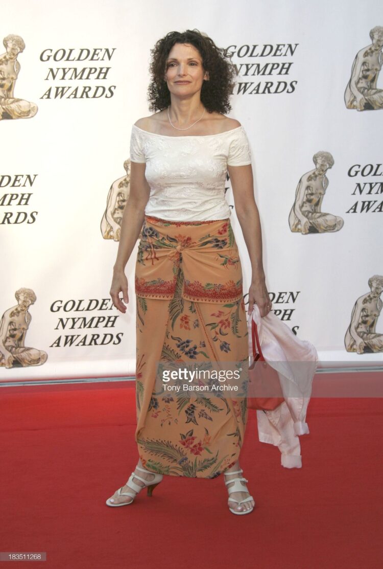 elizabeth mas feet 3