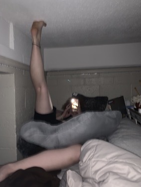 elizabeth mas feet 5