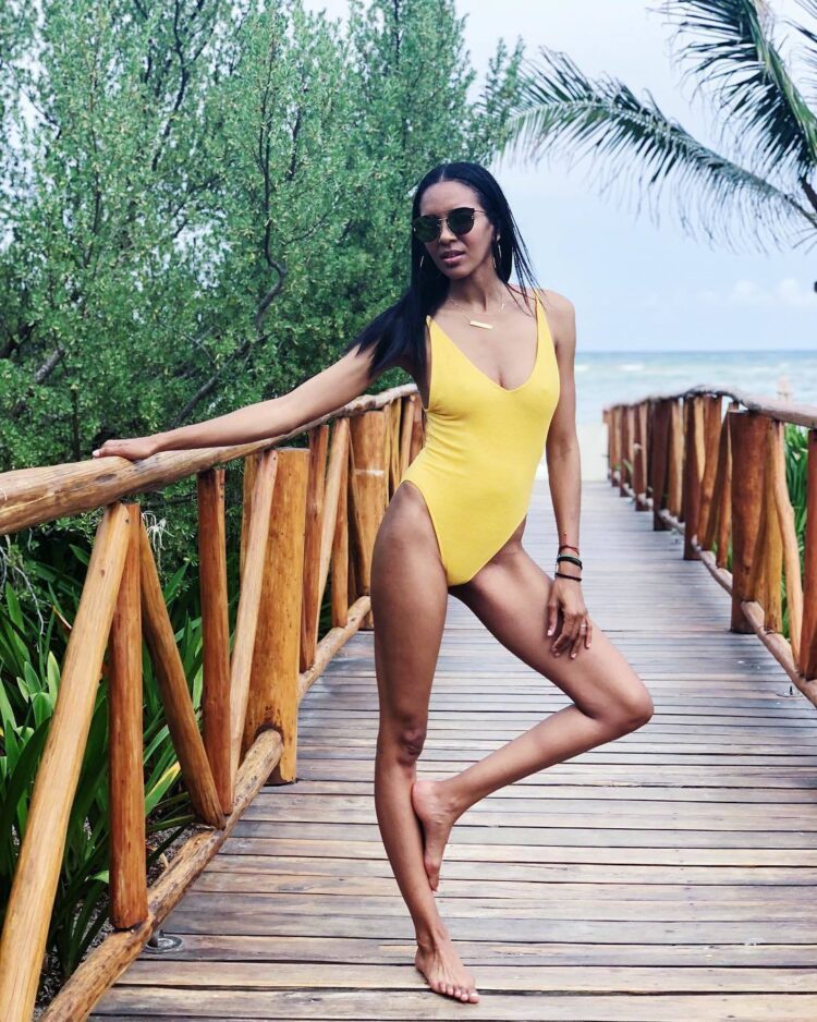 elizabeth mathis feet 1