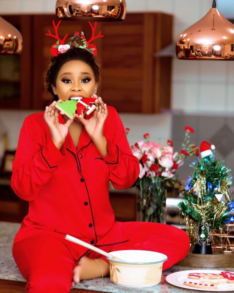 elizabeth michael feet 6