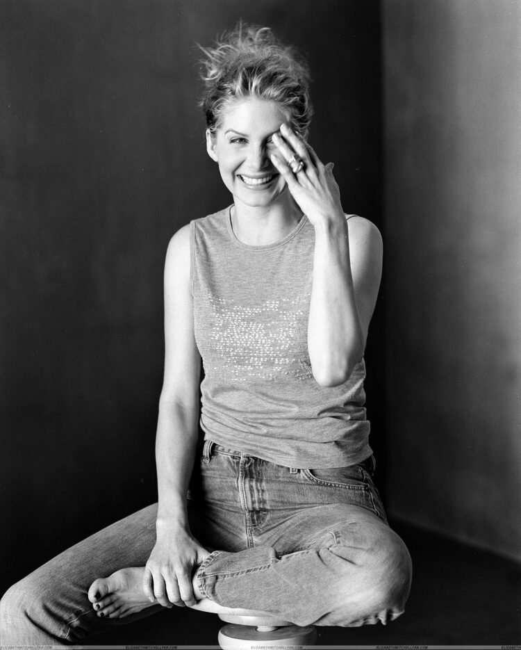 elizabeth mitchell feet 3