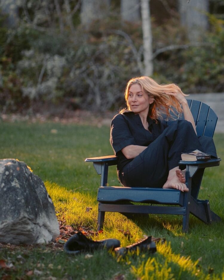 elizabeth mitchell feet 6