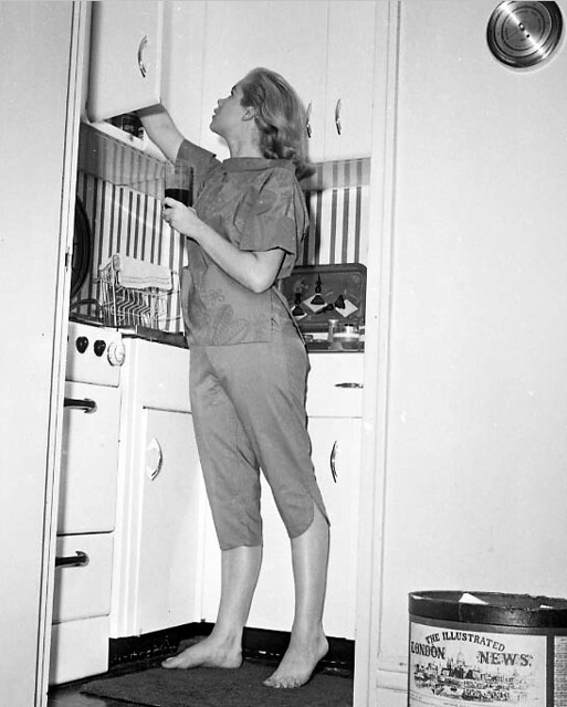 elizabeth montgomery feet 3