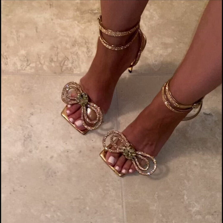 elizabeth rose feet 2