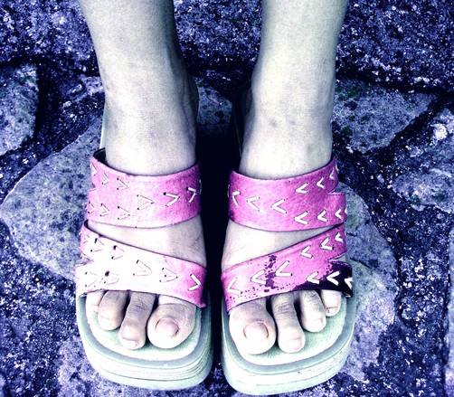 elizabeth saunders feet