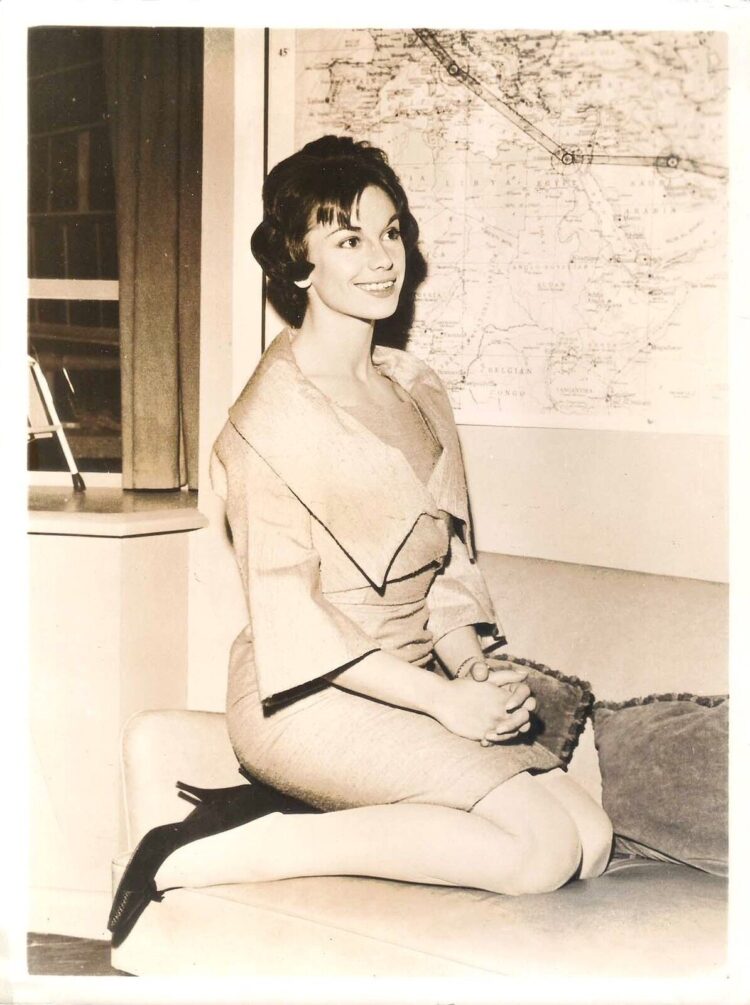 elizabeth seal feet 3