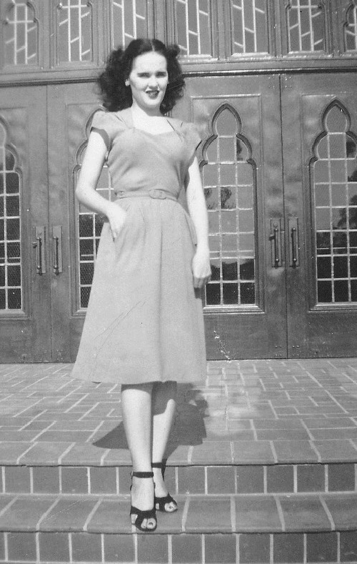 elizabeth short feet 3