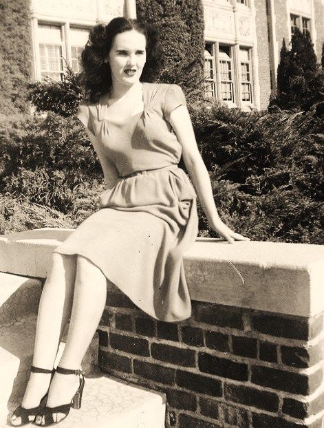 elizabeth short feet 4