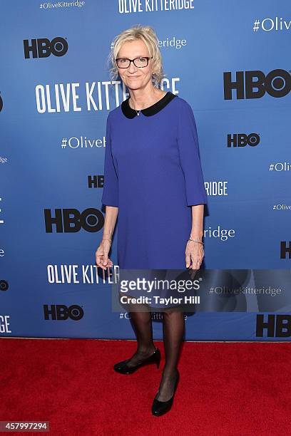 elizabeth strout feet 5