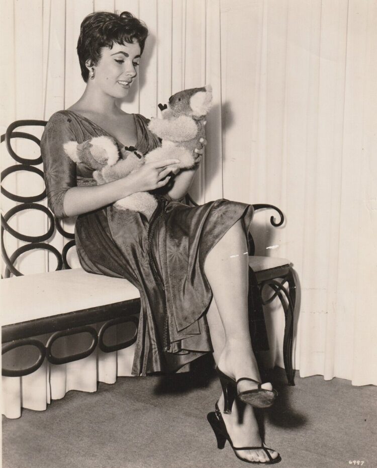elizabeth taylor feet 4