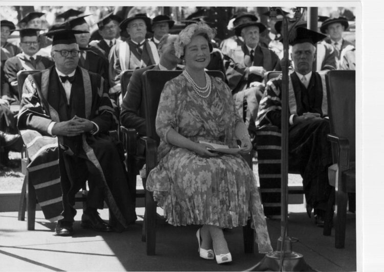 elizabeth the queen mother feet 1 scaled