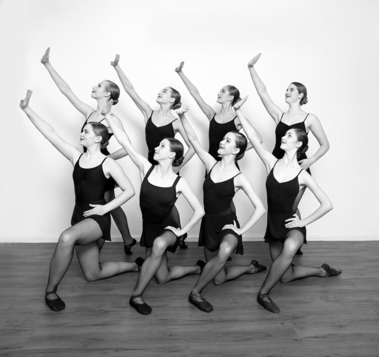 elizabeth triegaardt feet 5