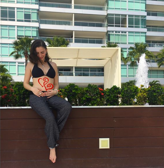 elizabeth valdez feet 5