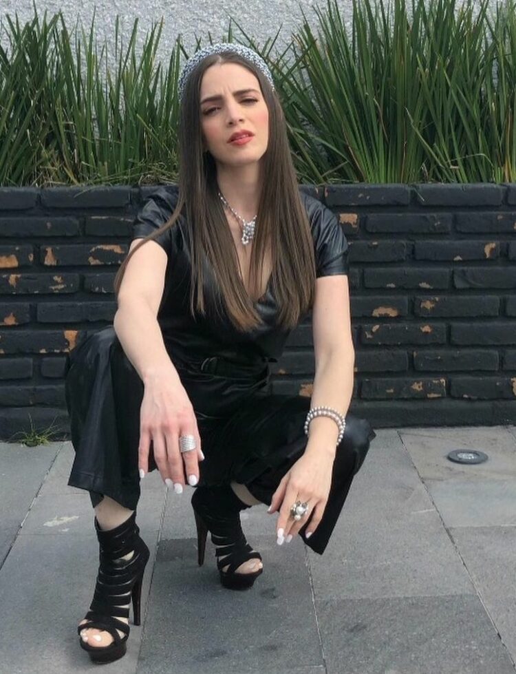 elizabeth valdez feet