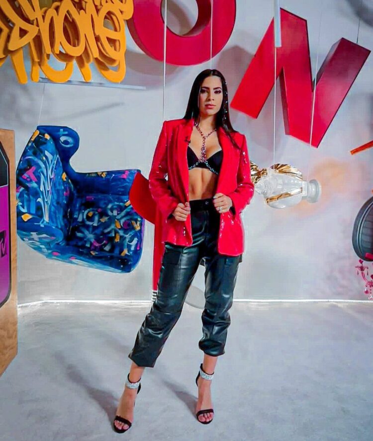 elizabeth varela feet 3