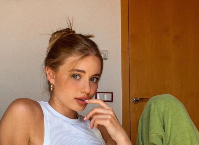 elizabeth vasilenko feet 1