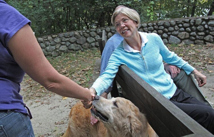 elizabeth warren feet 4