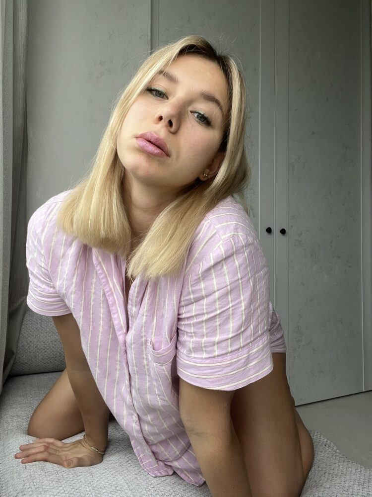 elizaveta isaeva feet 3