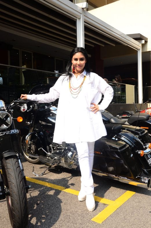 ella aminuddin feet 1