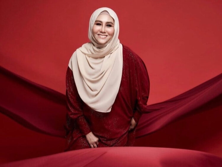 ella aminuddin feet 5