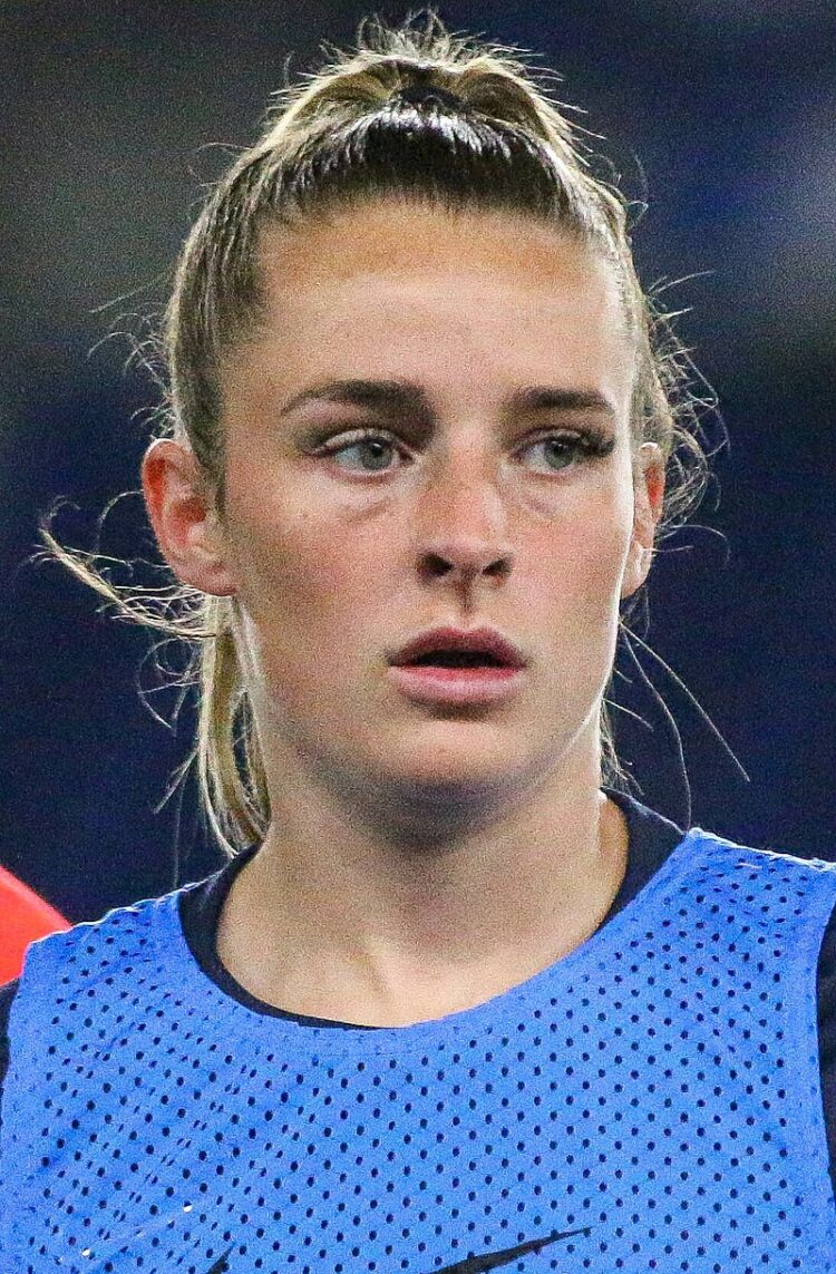 ella ann toone feet 4