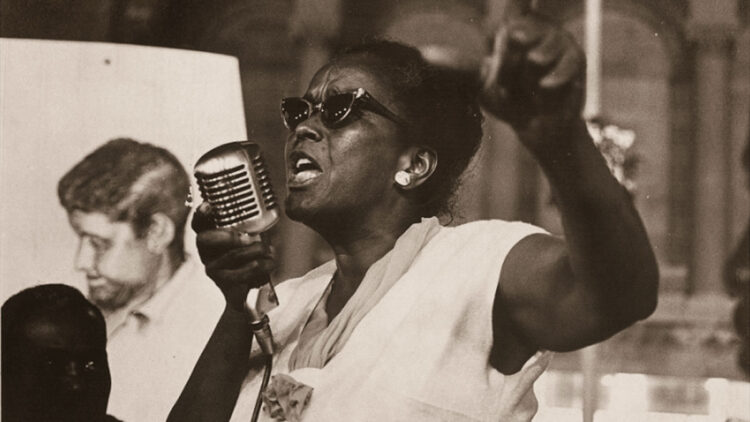 ella baker feet 3