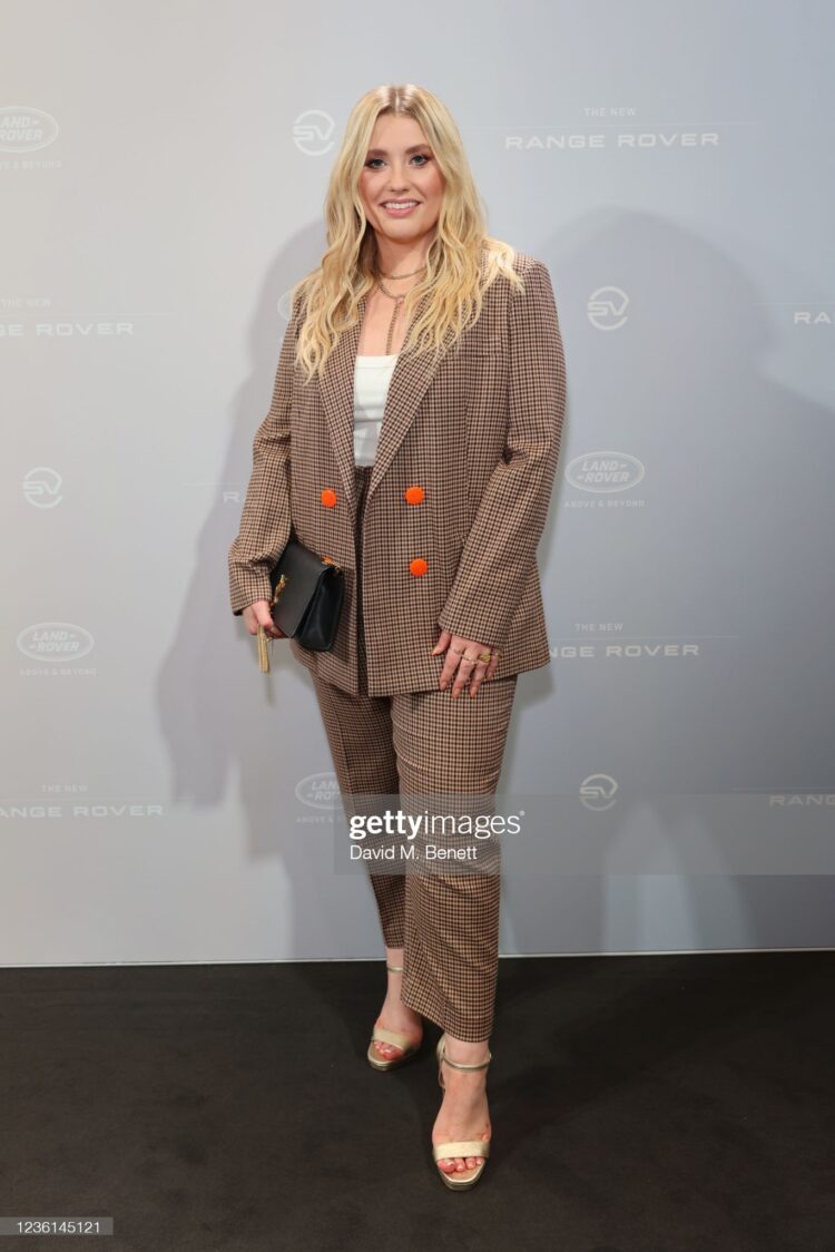 ella henderson feet 1