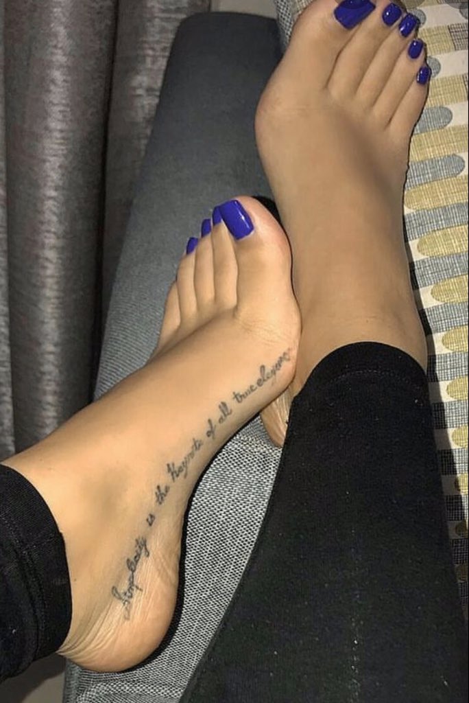 ella rose feet
