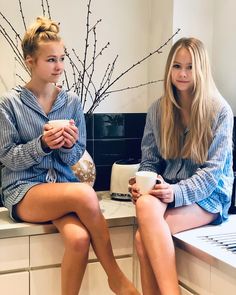 elle cryssanthander feet 3