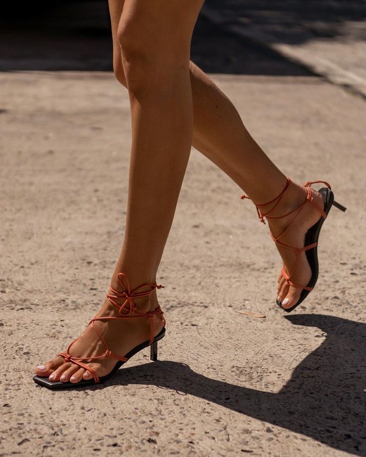 elle ferguson feet 3