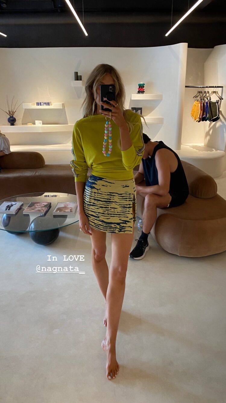 elle ferguson feet 6