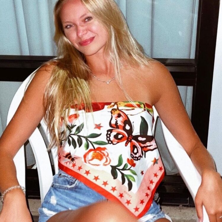 elle liniewski feet 1