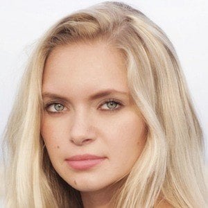 elle liniewski feet 4