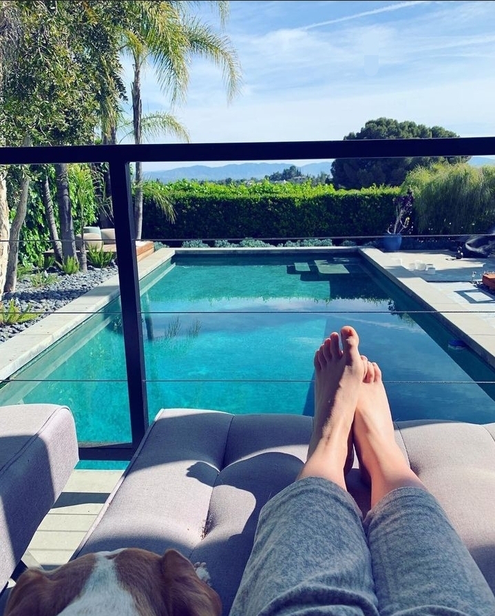 elle newlands feet 3