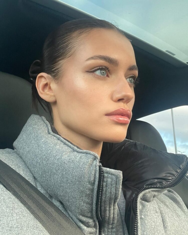 elle towbridge feet 5