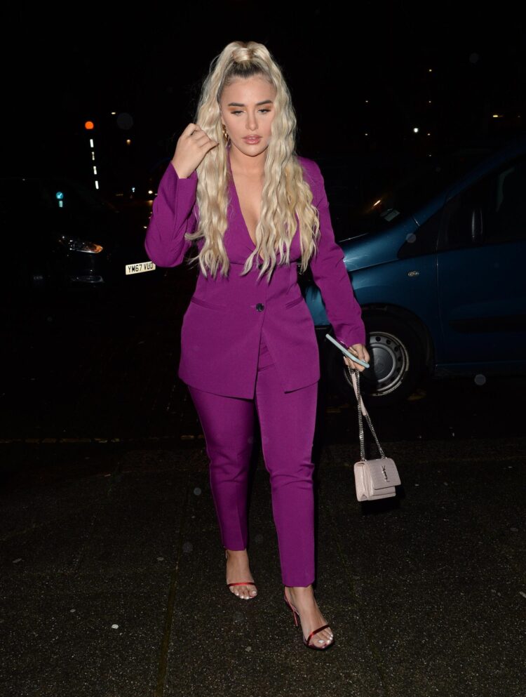 ellie brown feet 3 scaled