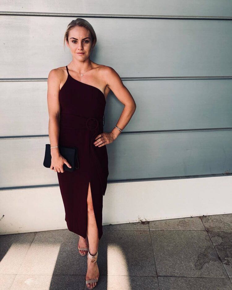 ellie carpenter feet