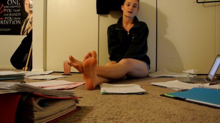 ellie darcey alden feet 1