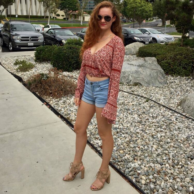 ellie darcey alden feet 4