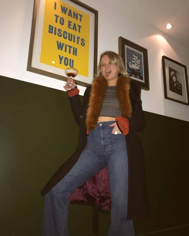 ellie duckles feet 4