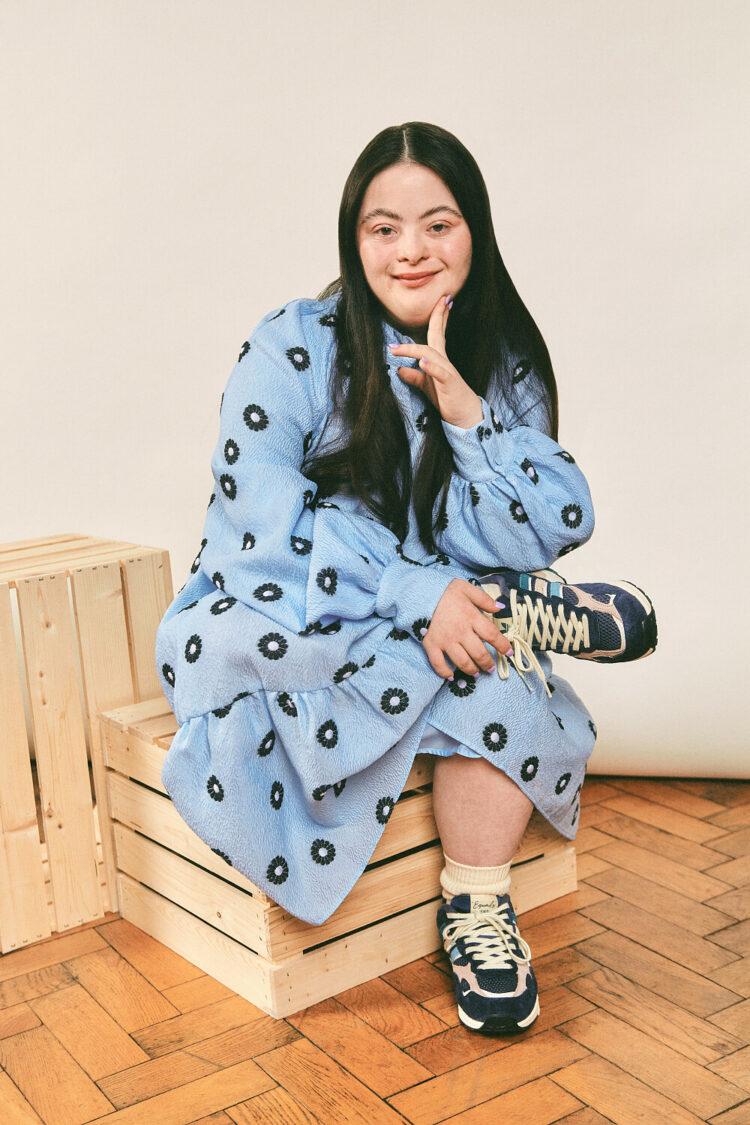 ellie goldstein feet 6