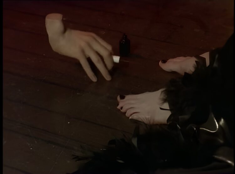 ellie harvie feet scaled