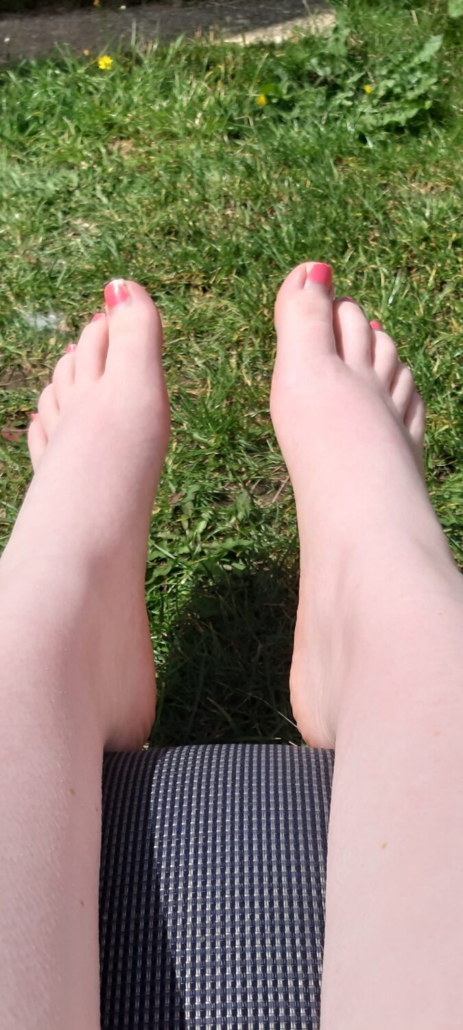 ellie jones feet 1