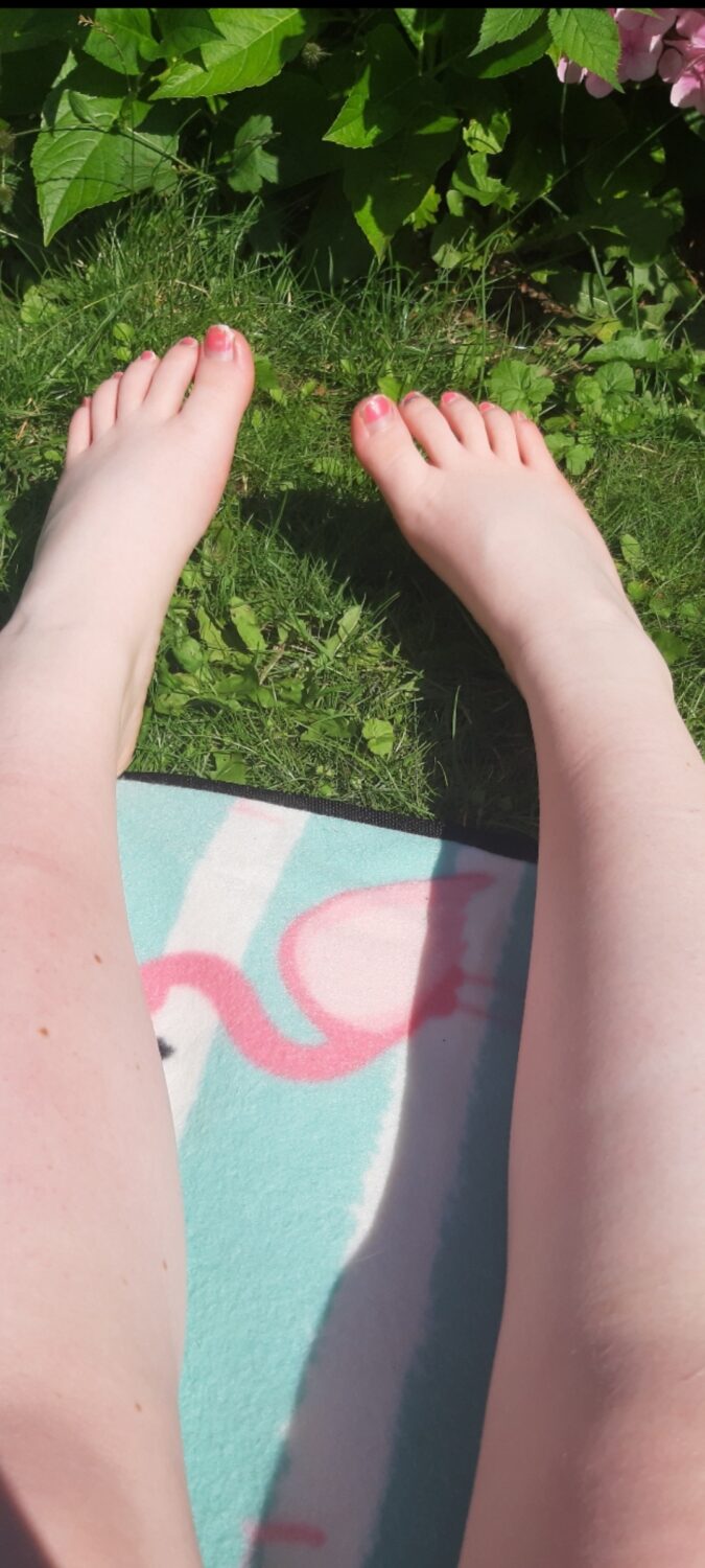ellie jones feet 2