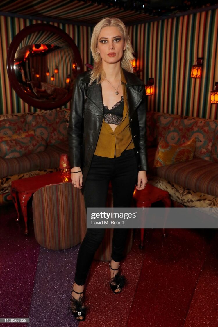 ellie rowsell feet 6