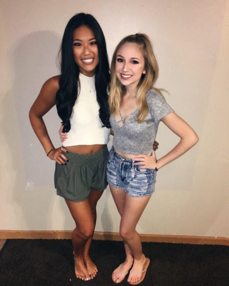 ellie schnitt feet 1