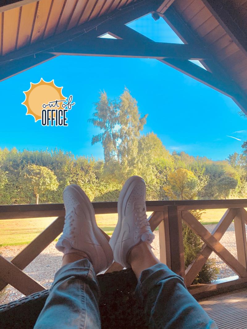 ellie thompson feet 4