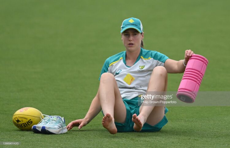 ellyse perry feet 5